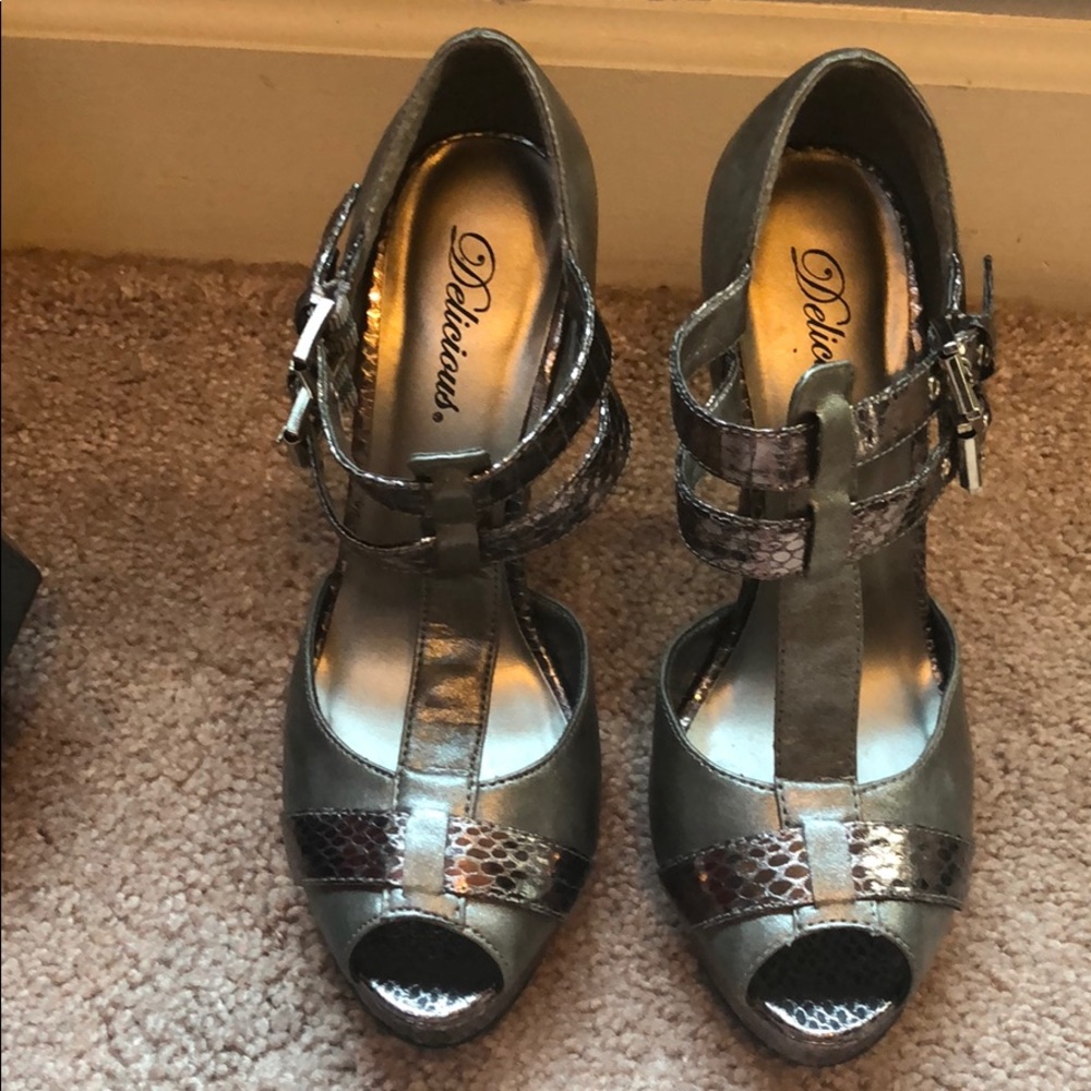 Metallic Strappy Pumps